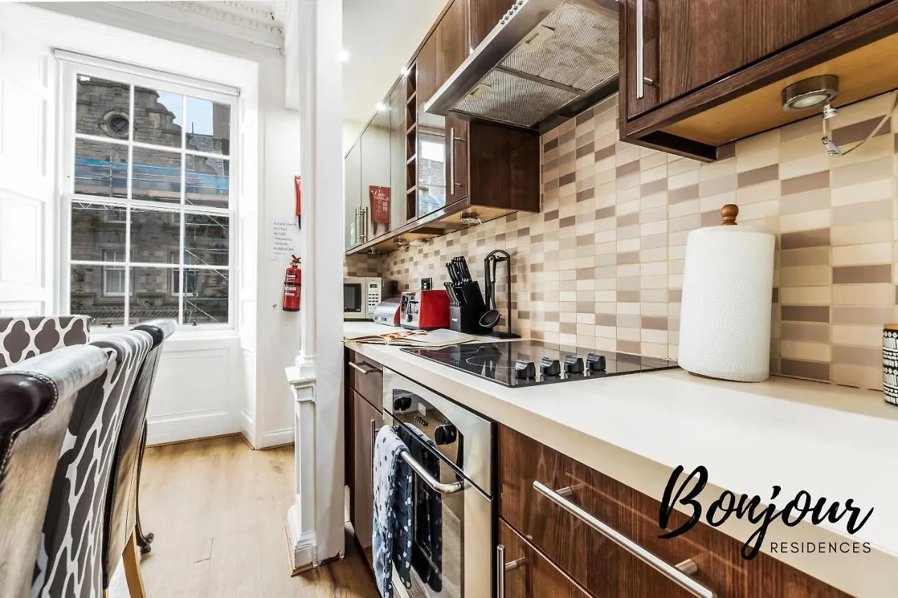 Royal Mile 4Br-3Ba - City Views & Free Parking By Bonjour Residences 에든버러 0*,