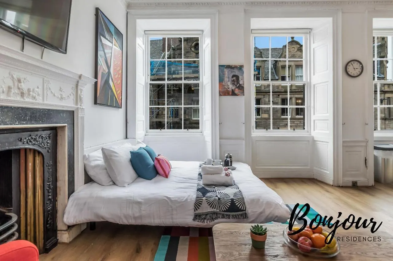 Royal Mile 4Br-3Ba - City Views & Free Parking By Bonjour Residences 에든버러 아파트
