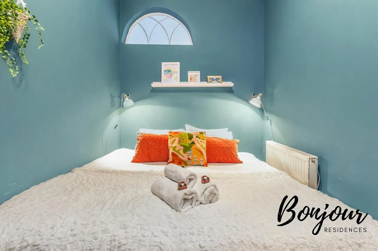 Royal Mile 4Br-3Ba - City Views & Free Parking By Bonjour Residences 에든버러 0*,